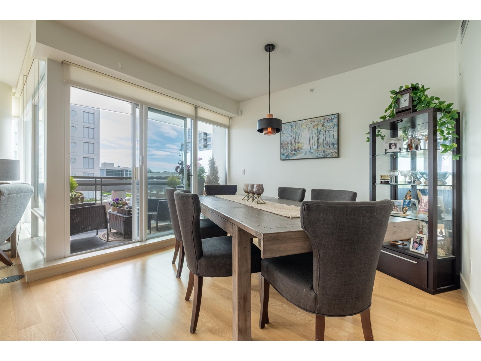 WHITE ROCK, British Columbia, V4B 0A2, CA, 2 Bedrooms Bedrooms, ,2 BathroomsBathrooms,Residential,For Sale,1947534