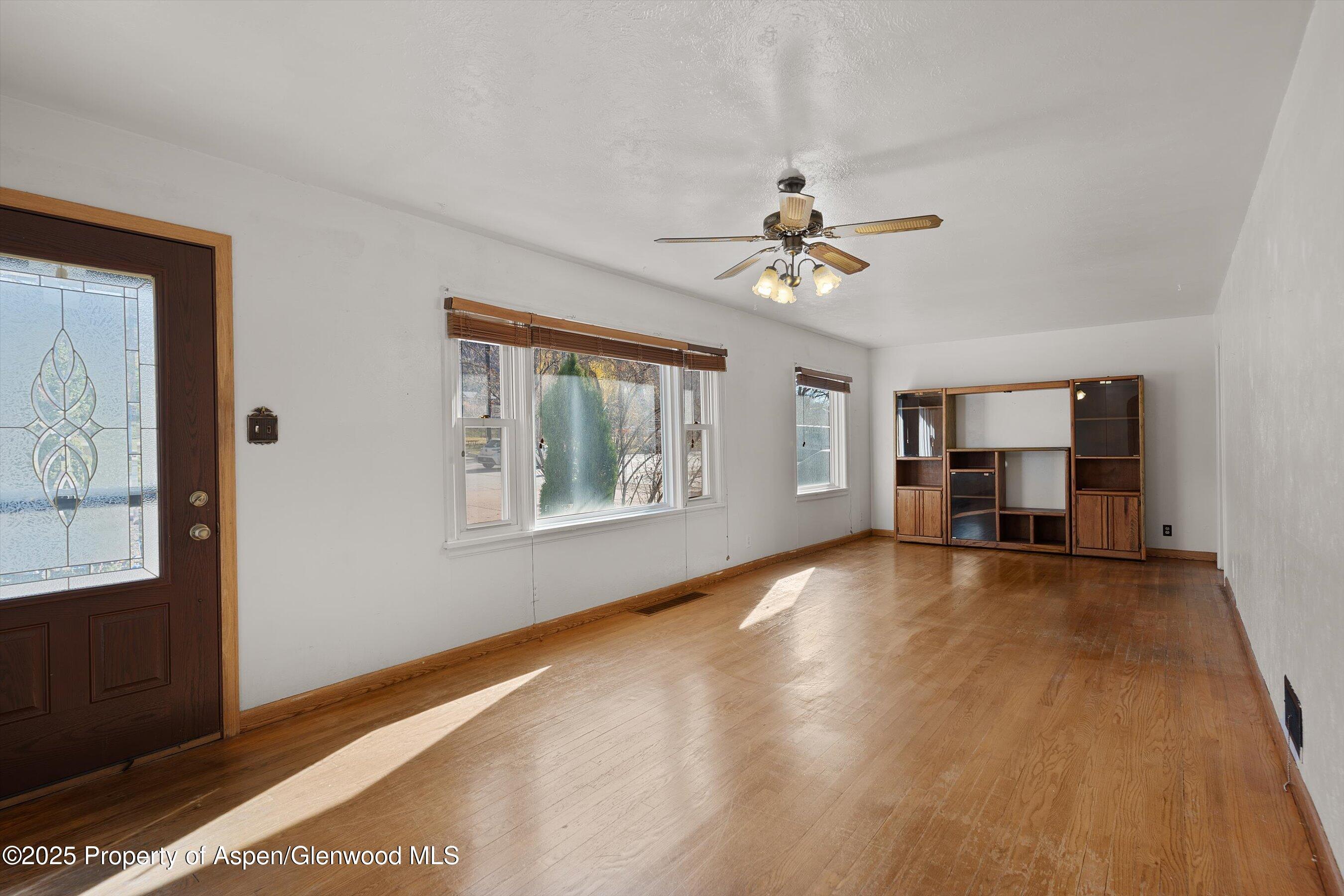 Glenwood Springs, Colorado, 81601, United States, 4 Bedrooms Bedrooms, ,2 BathroomsBathrooms,Residential,For Sale,1997060