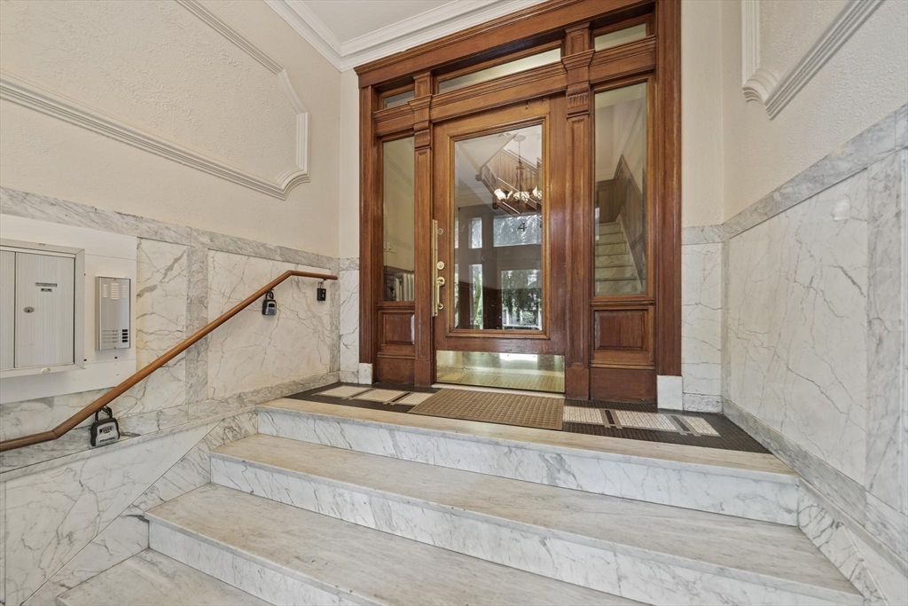 Brookline, Massachusetts, 02446, United States, 3 Bedrooms Bedrooms, ,2 BathroomsBathrooms,Residential,For Sale,1787274