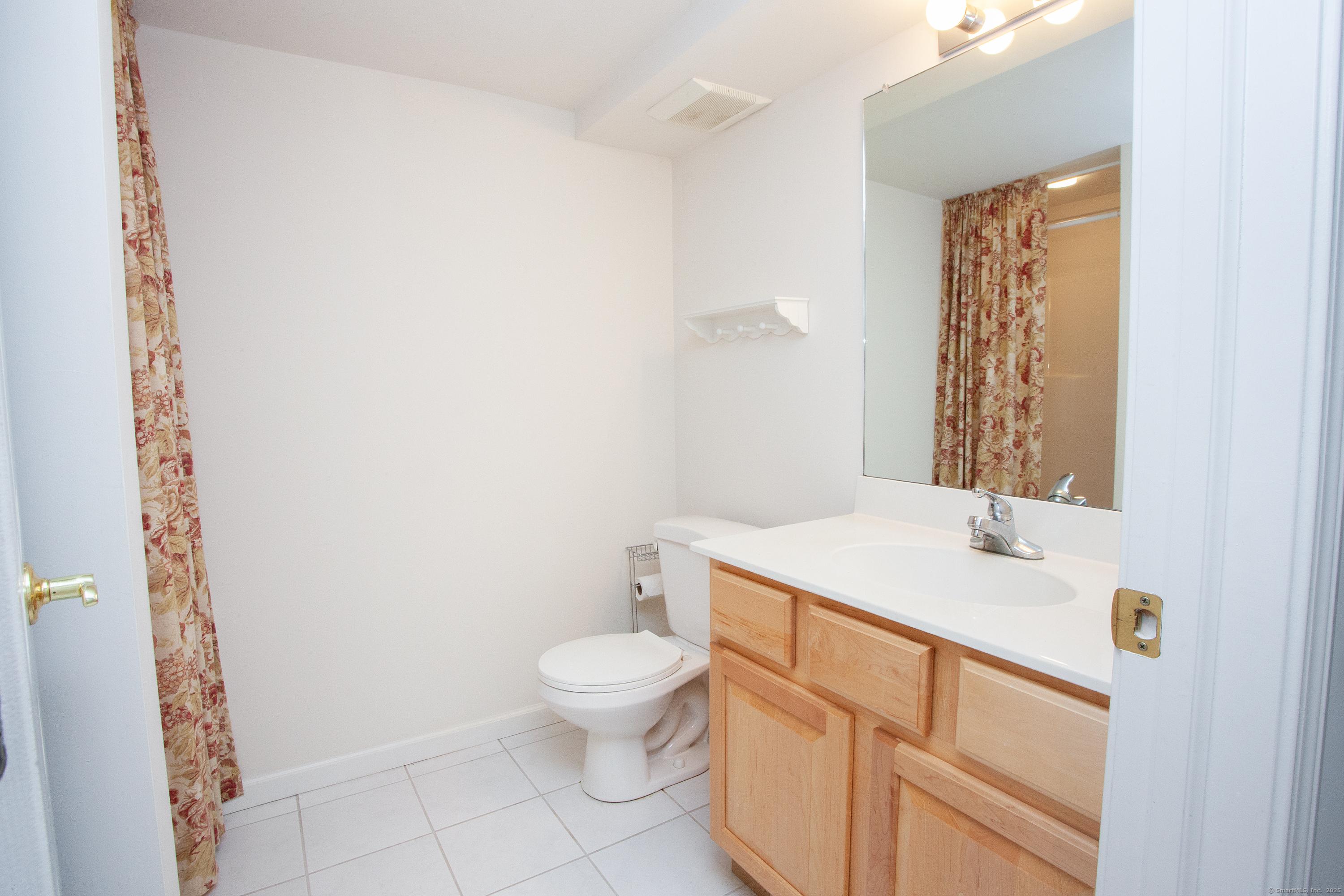 Simsbury, Connecticut, 06070, United States, 2 Bedrooms Bedrooms, ,4 BathroomsBathrooms,Residential,For Sale,1989930