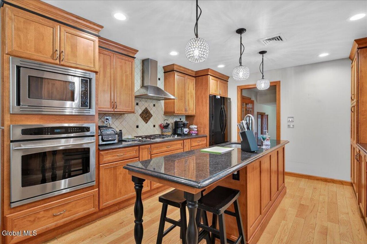 Clifton Park, New York, 12065, United States, 4 Bedrooms Bedrooms, ,3 BathroomsBathrooms,Residential,For Sale,1968691