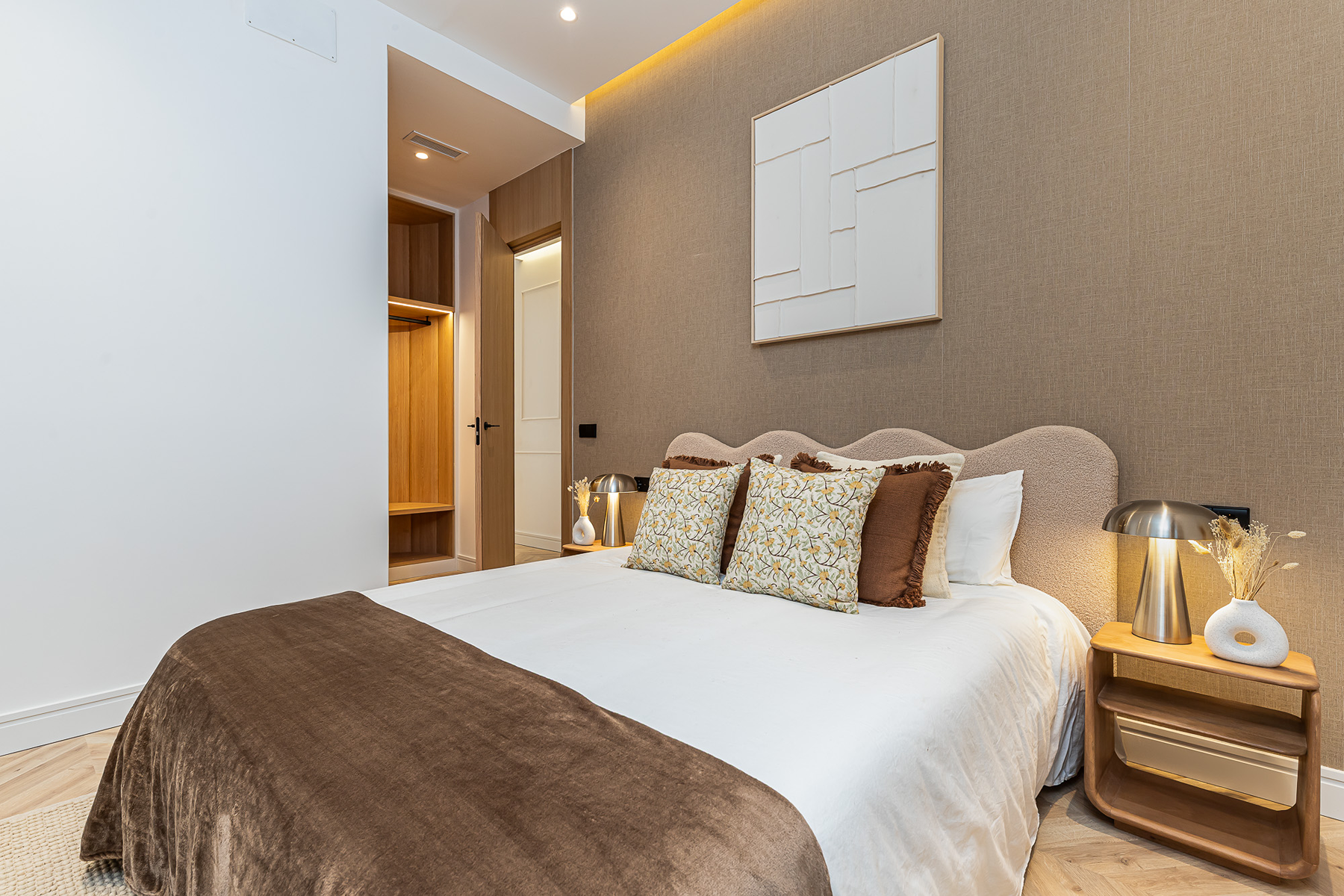  3-bedroom flat with 2 exterior balconies and parking in Justicia, Madrid - 物件實景