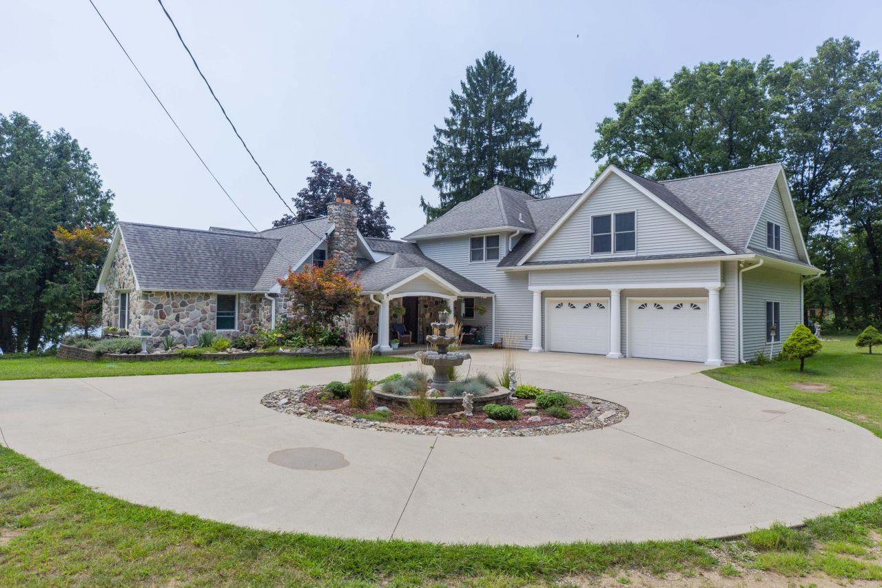 Vandalia, Michigan, 49095, United States, 4 Bedrooms Bedrooms, ,4 BathroomsBathrooms,Residential,For Sale,1737716