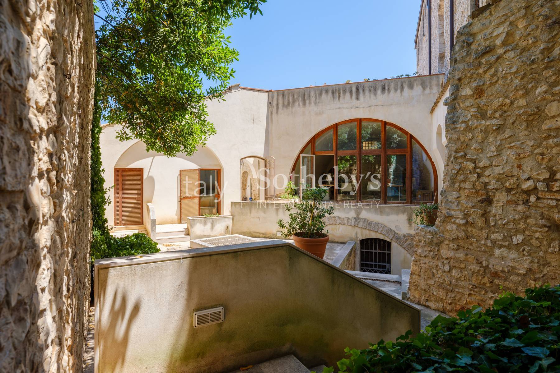  Baroque castle with gardens in ancient village - 物件實景