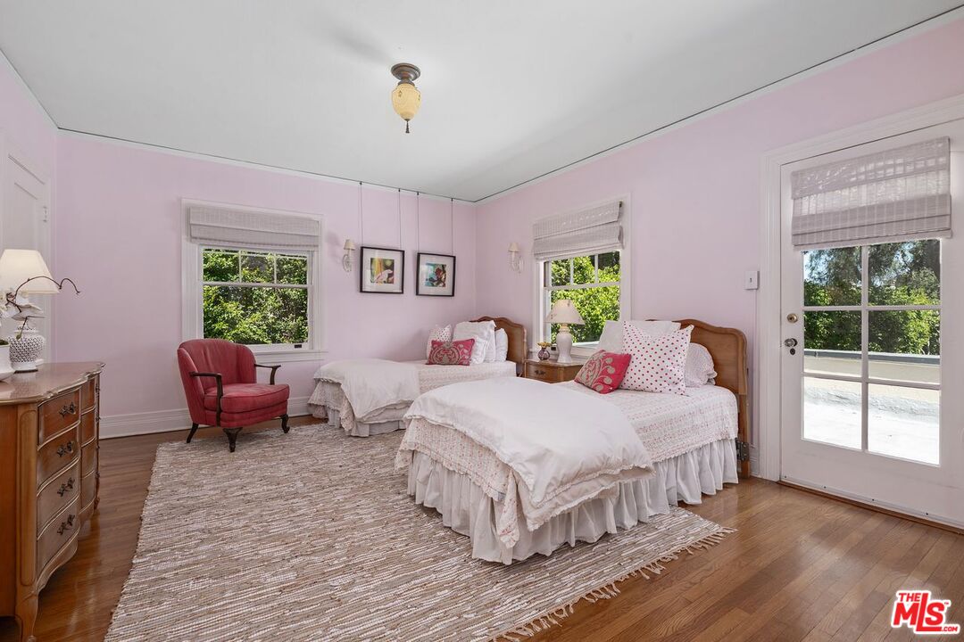 Los Angeles, California, 90004, United States, 5 Bedrooms Bedrooms, ,3 BathroomsBathrooms,Residential,For Sale,1940540