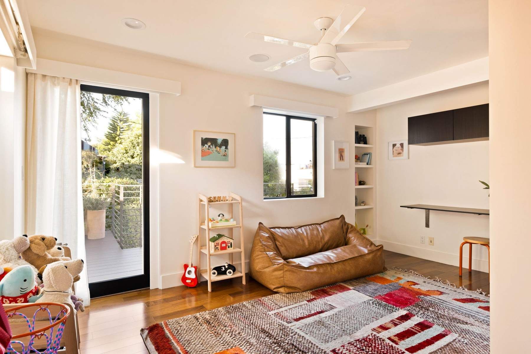  3818 Roderick Road - 物件實景