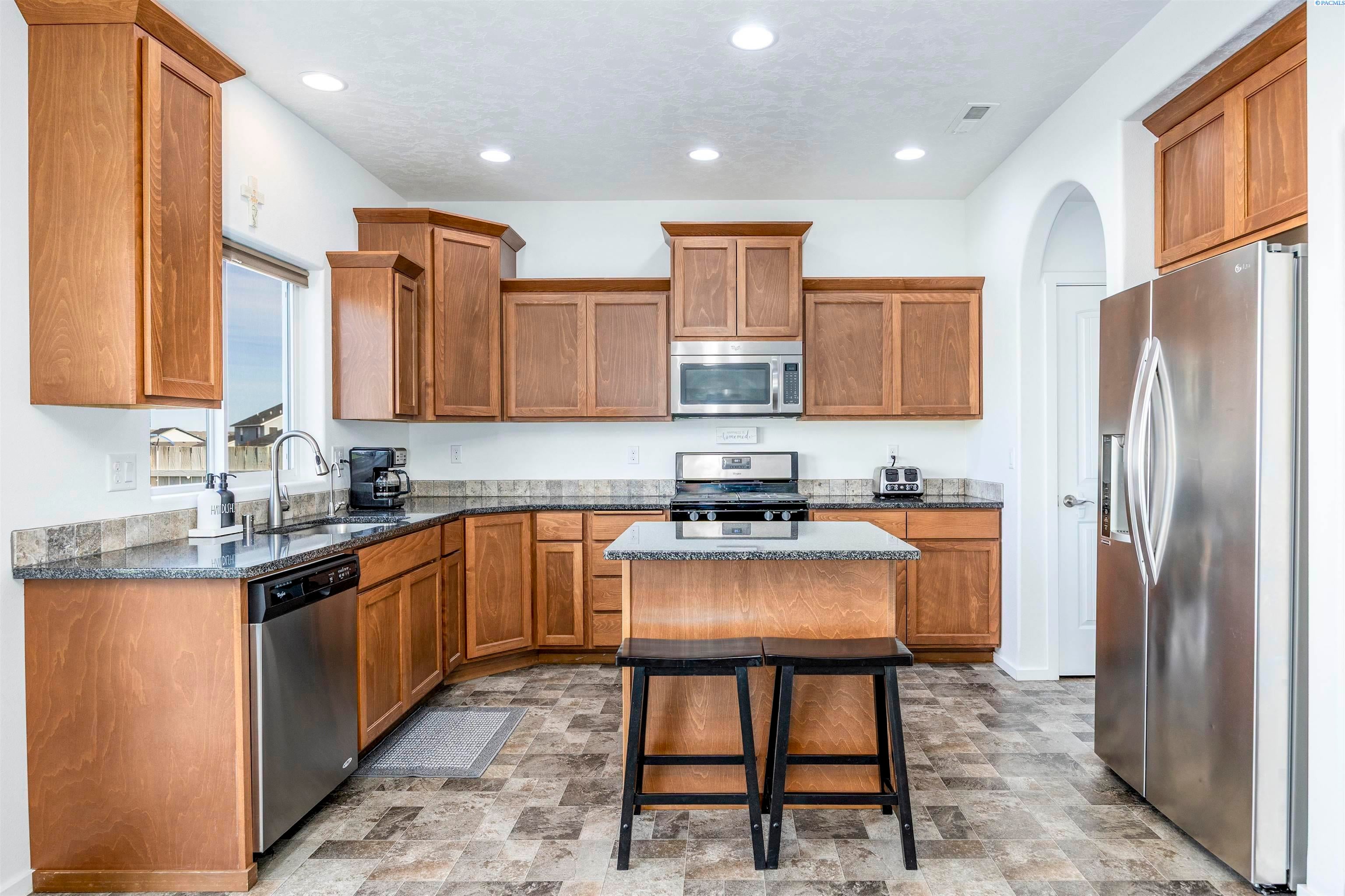 Pasco, Washington, 99301, United States, 4 Bedrooms Bedrooms, ,3 BathroomsBathrooms,Residential,For Sale,1974657