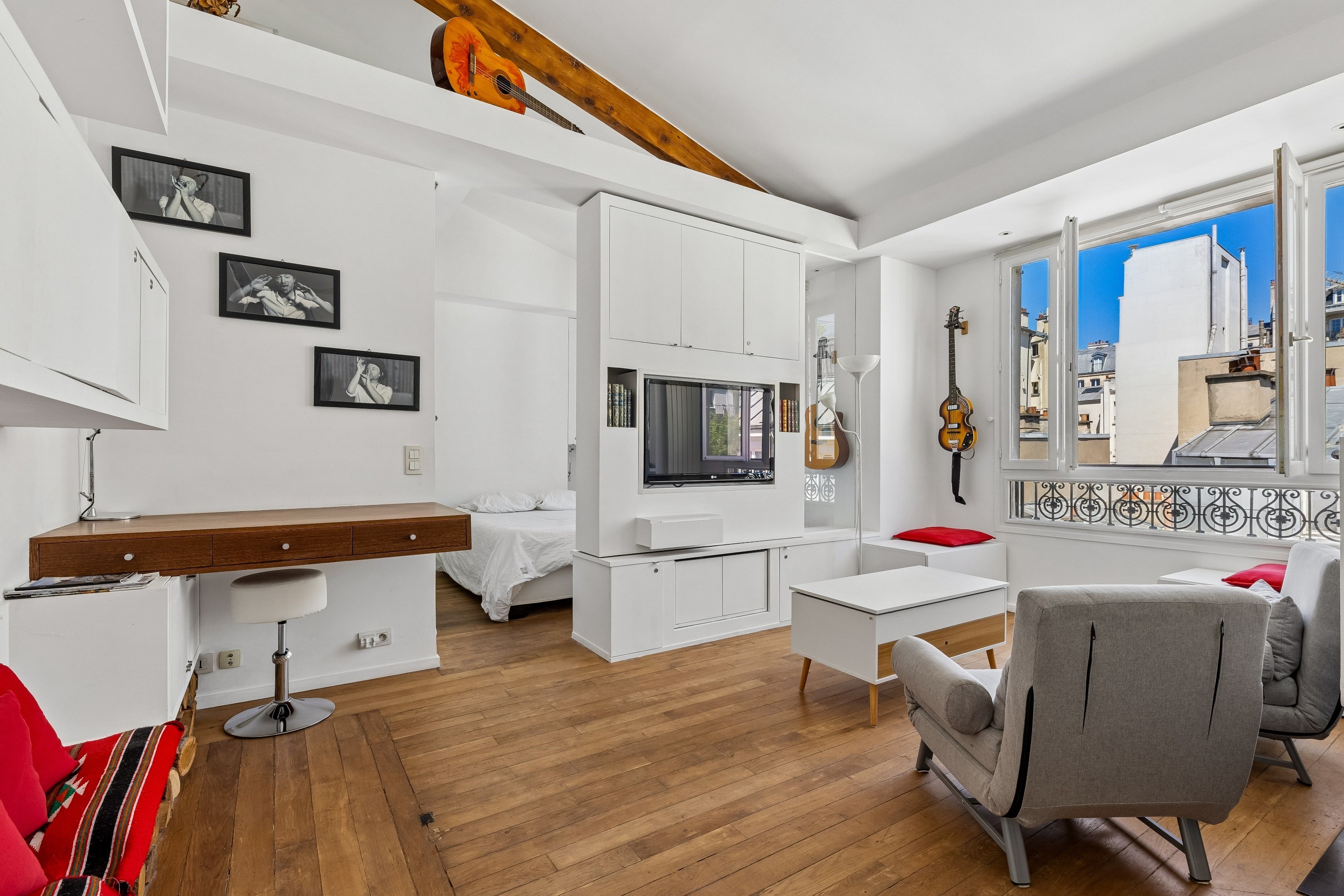  Paris XVIII — Bright top-floor apartment in the Abbesses area, with open views … - 物件實景