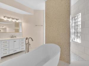 Plantation, Florida, 33325, United States, 5 Bedrooms Bedrooms, ,4 BathroomsBathrooms,Residential,For Sale,2005457