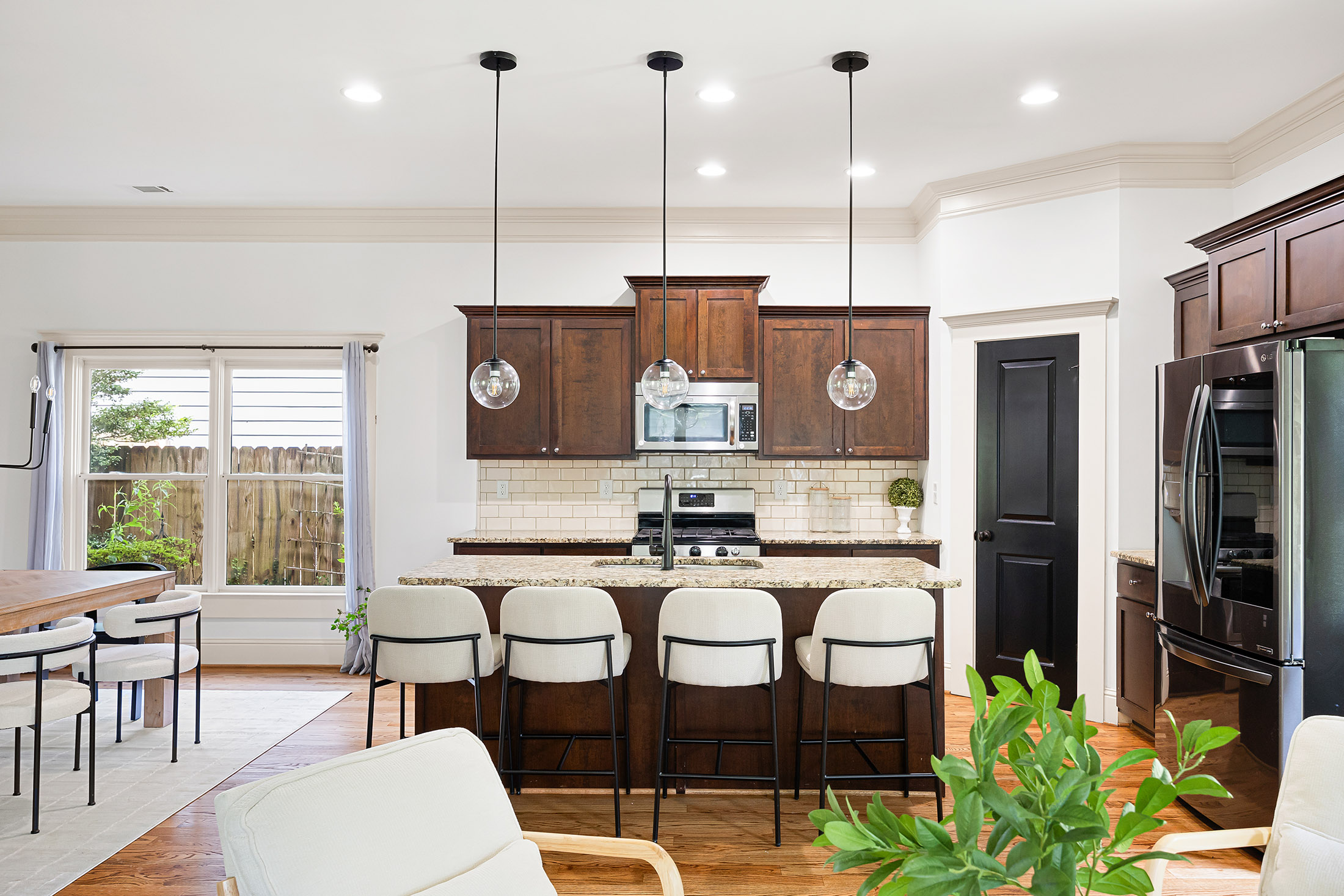  Spacious Living Meets Modern Convenience - 物件實景