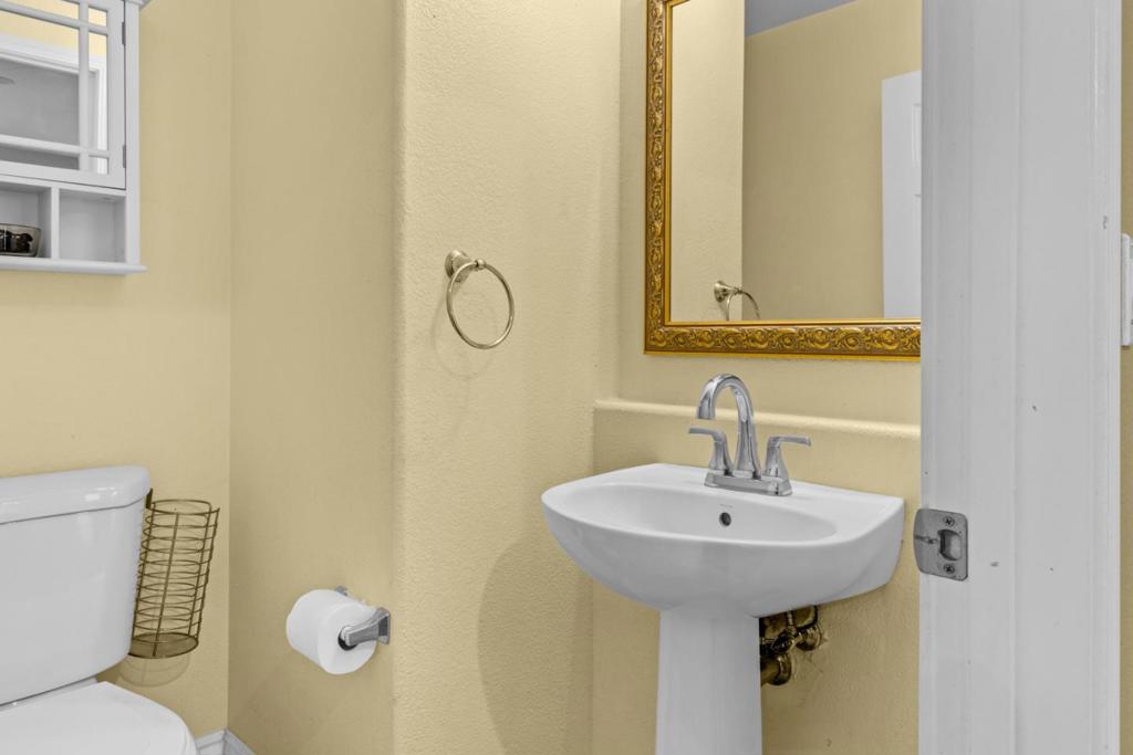 Greenfield, California, 93927, United States, 4 Bedrooms Bedrooms, ,3 BathroomsBathrooms,Residential,For Sale,1990832