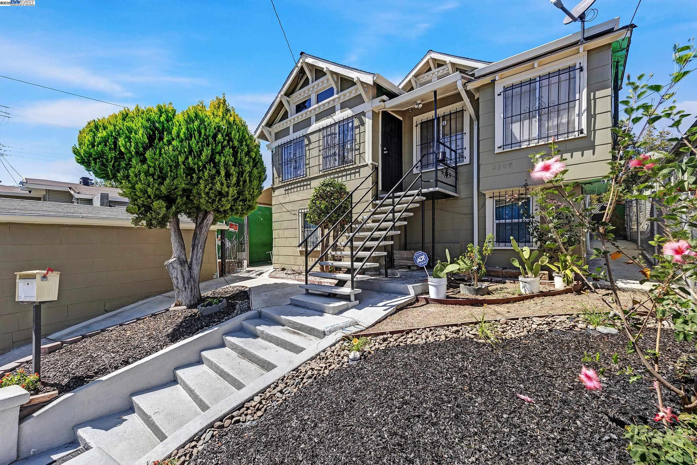 Oakland, California, 94601, United States, 3 Bedrooms Bedrooms, ,2 BathroomsBathrooms,Residential,For Sale,1942114