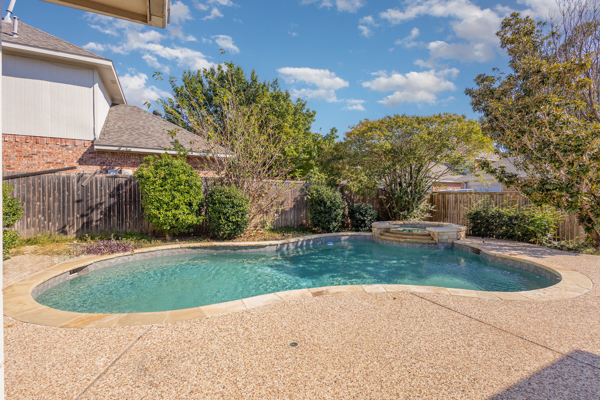 Carrollton, Texas, 75007, United States, 5 Bedrooms Bedrooms, ,3 BathroomsBathrooms,Residential,For Sale,1965546