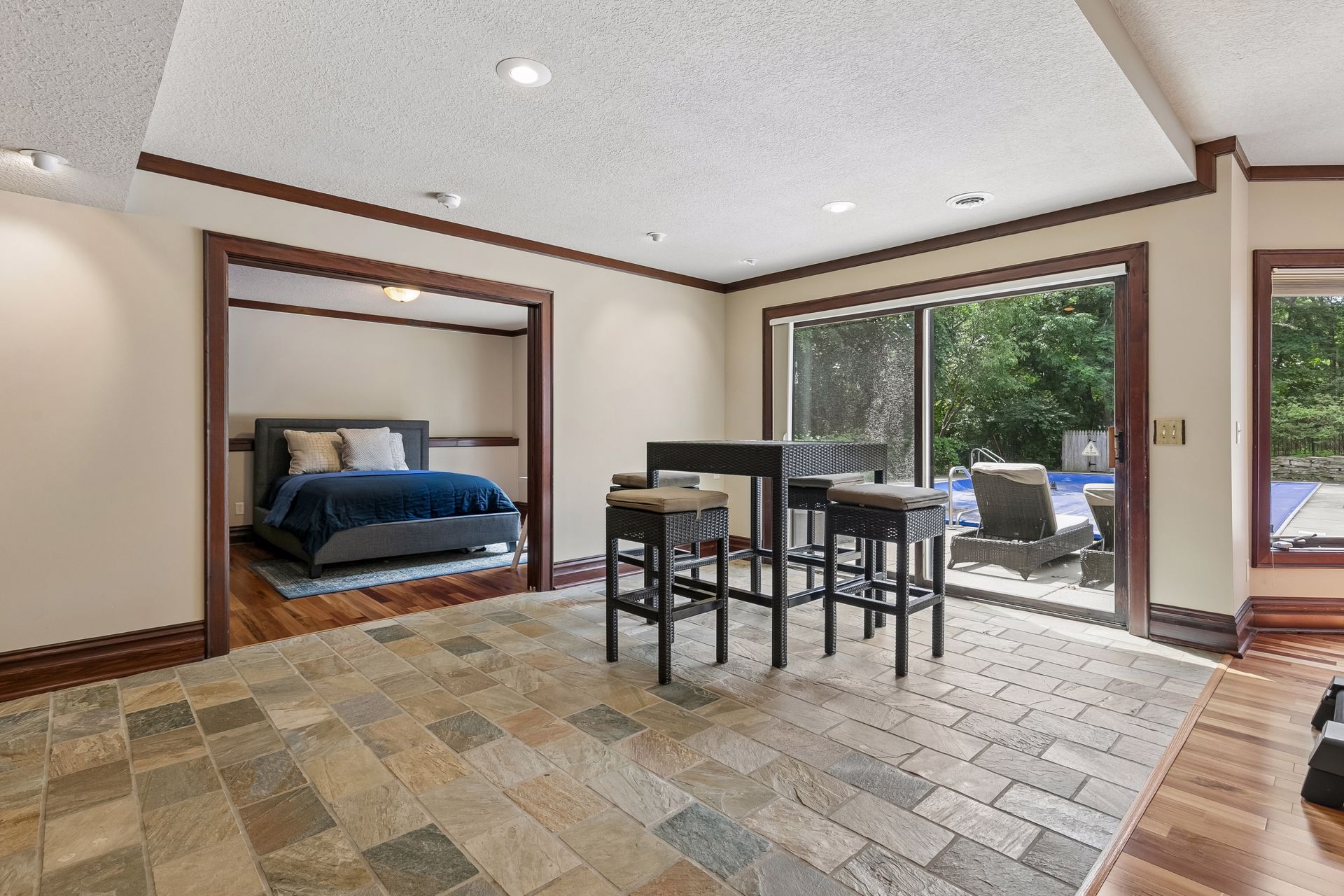  One-of-a-kind wooded retreat in Lakeville - 物件實景