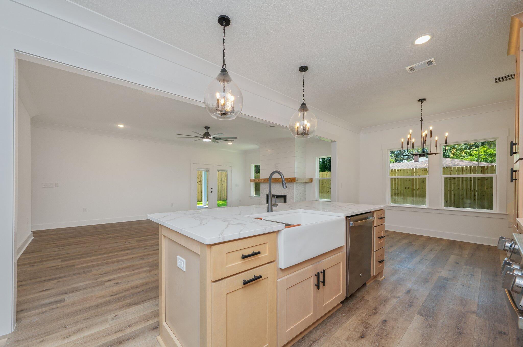 Fort Walton Beach, Florida, 32548, United States, 6 Bedrooms Bedrooms, ,3 BathroomsBathrooms,Residential,For Sale,1890001