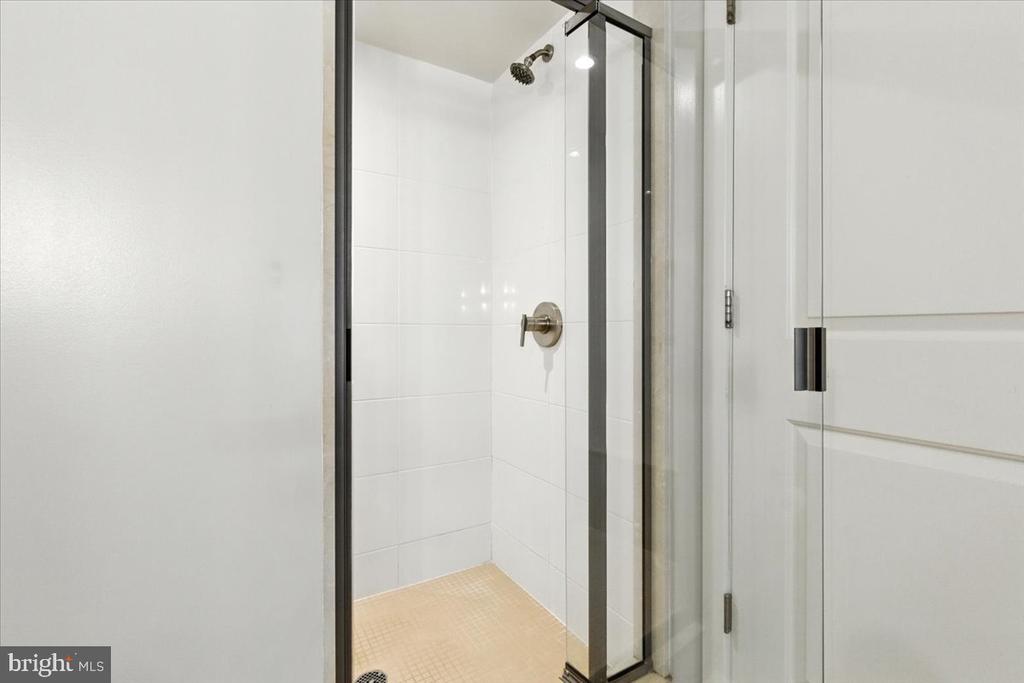 Washington, District of Columbia, 20003, United States, 2 Bedrooms Bedrooms, ,2 BathroomsBathrooms,Residential,For Sale,1974784