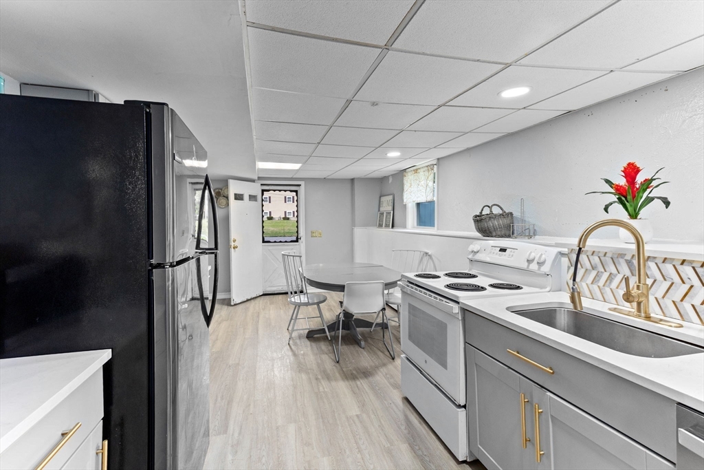 Bridgewater, Massachusetts, 02324, United States, 3 Bedrooms Bedrooms, ,2 BathroomsBathrooms,Residential,For Sale,1943085