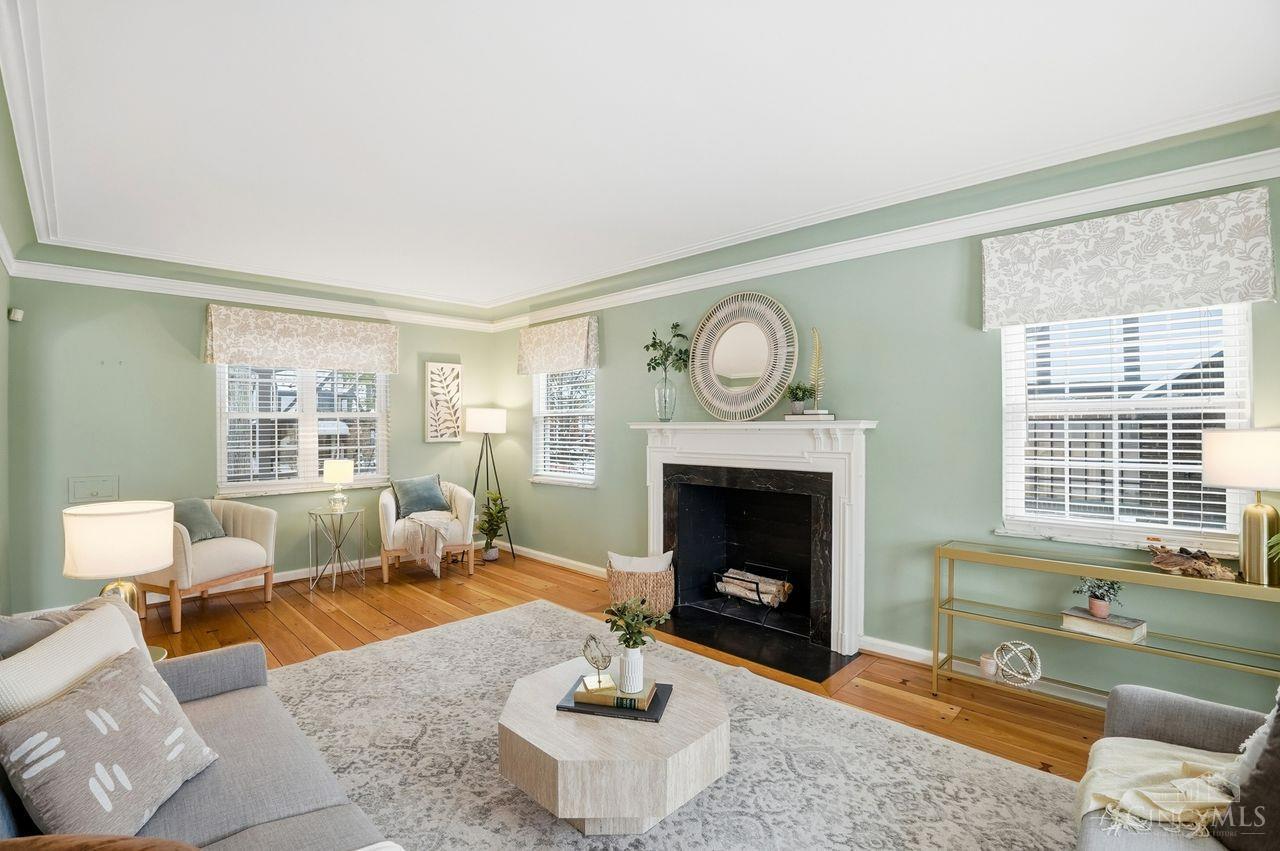 Cincinnati, Ohio, 45209, United States, 3 Bedrooms Bedrooms, ,4 BathroomsBathrooms,Residential,For Sale,2003338