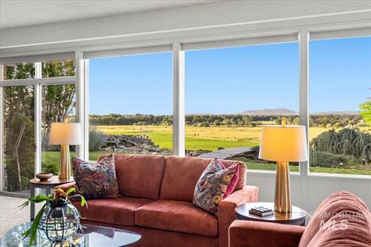 Caldwell, Idaho, 83605, United States, 2 Bedrooms Bedrooms, ,3 BathroomsBathrooms,Residential,For Sale,1979980