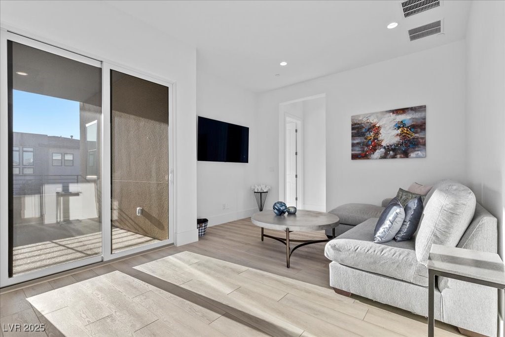 Las Vegas, Nevada, 89135, United States, 5 Bedrooms Bedrooms, ,6 BathroomsBathrooms,Residential,For Sale,1987610