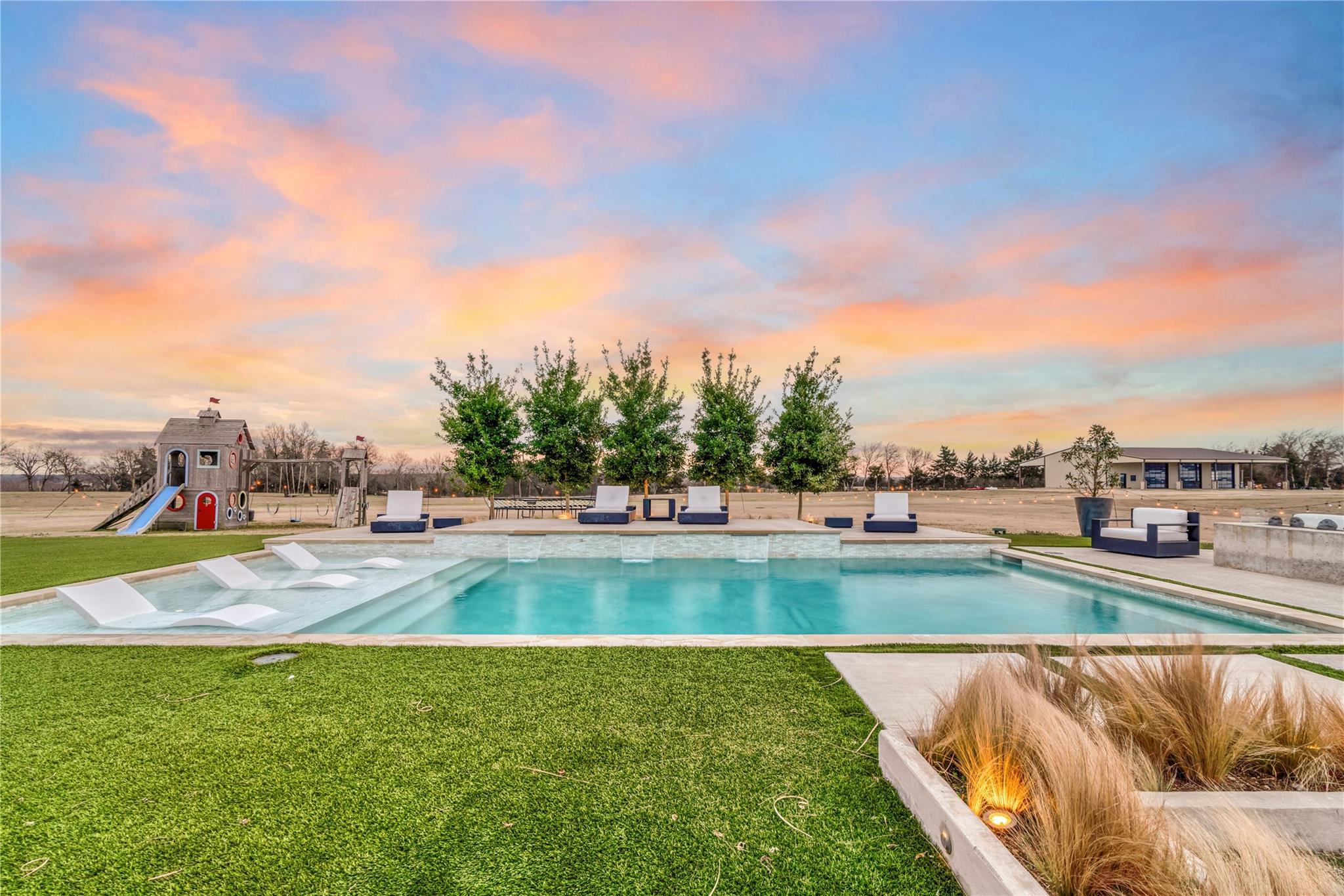 Paris, Texas, 75462, United States, 4 Bedrooms Bedrooms, ,5 BathroomsBathrooms,Residential,For Sale,1980536