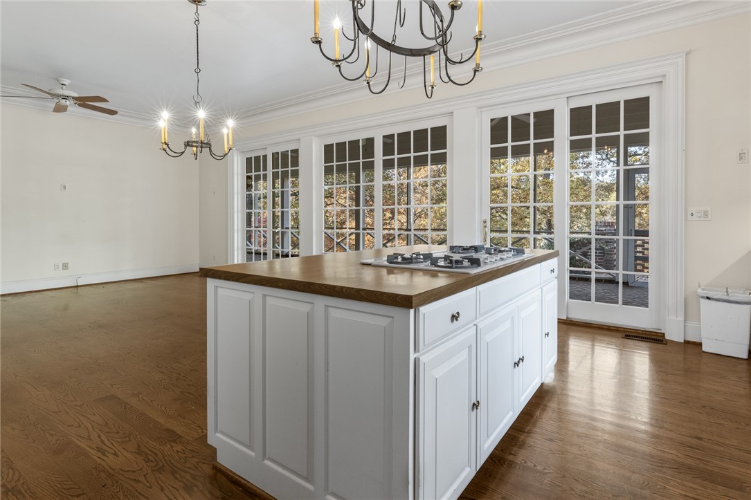 Harrison, Arkansas, 72601, United States, 4 Bedrooms Bedrooms, ,5 BathroomsBathrooms,Residential,For Sale,1989365