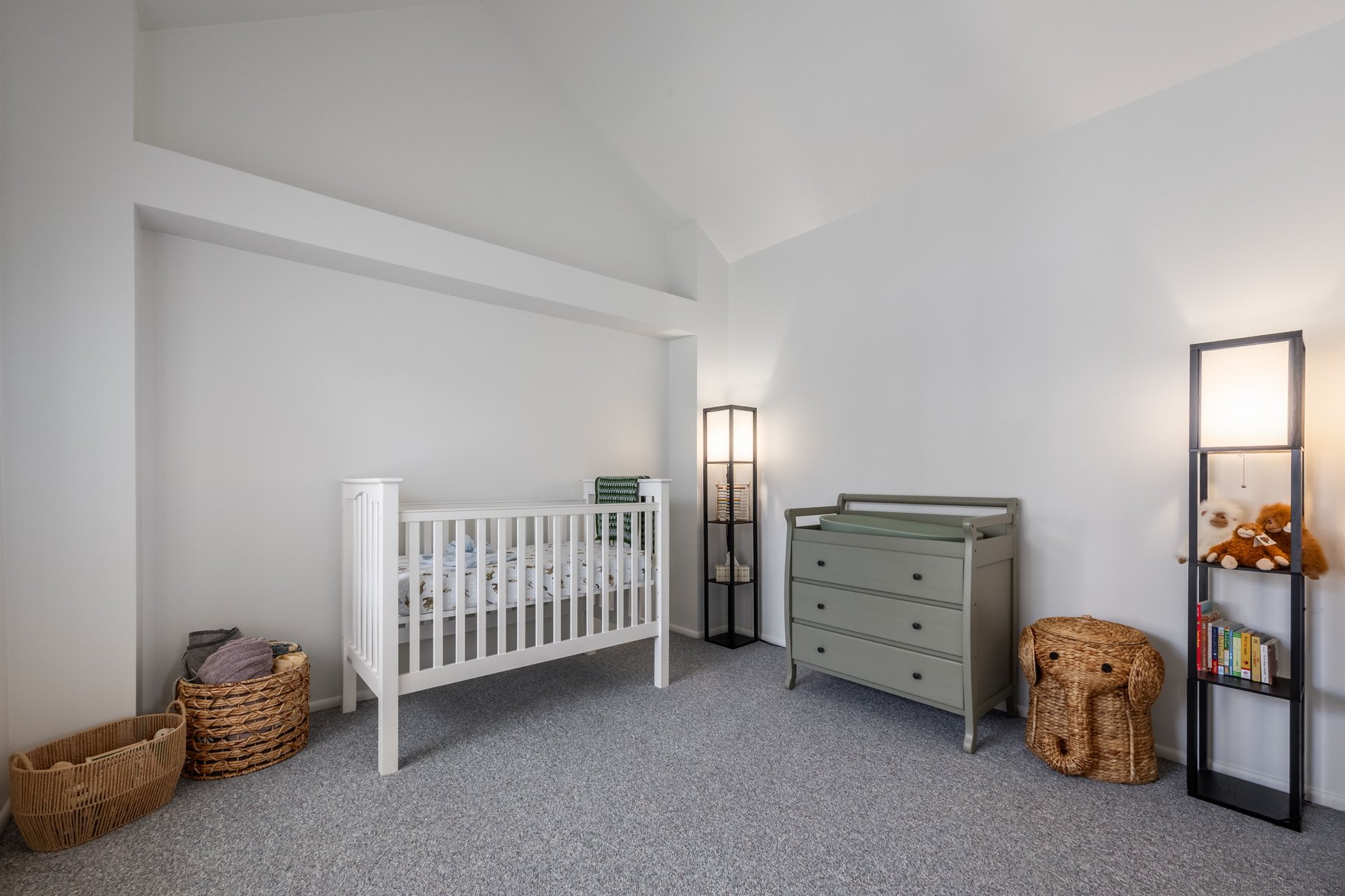  Vaulted Great Room, Cozy Fireplace, Central Location - 物件實景