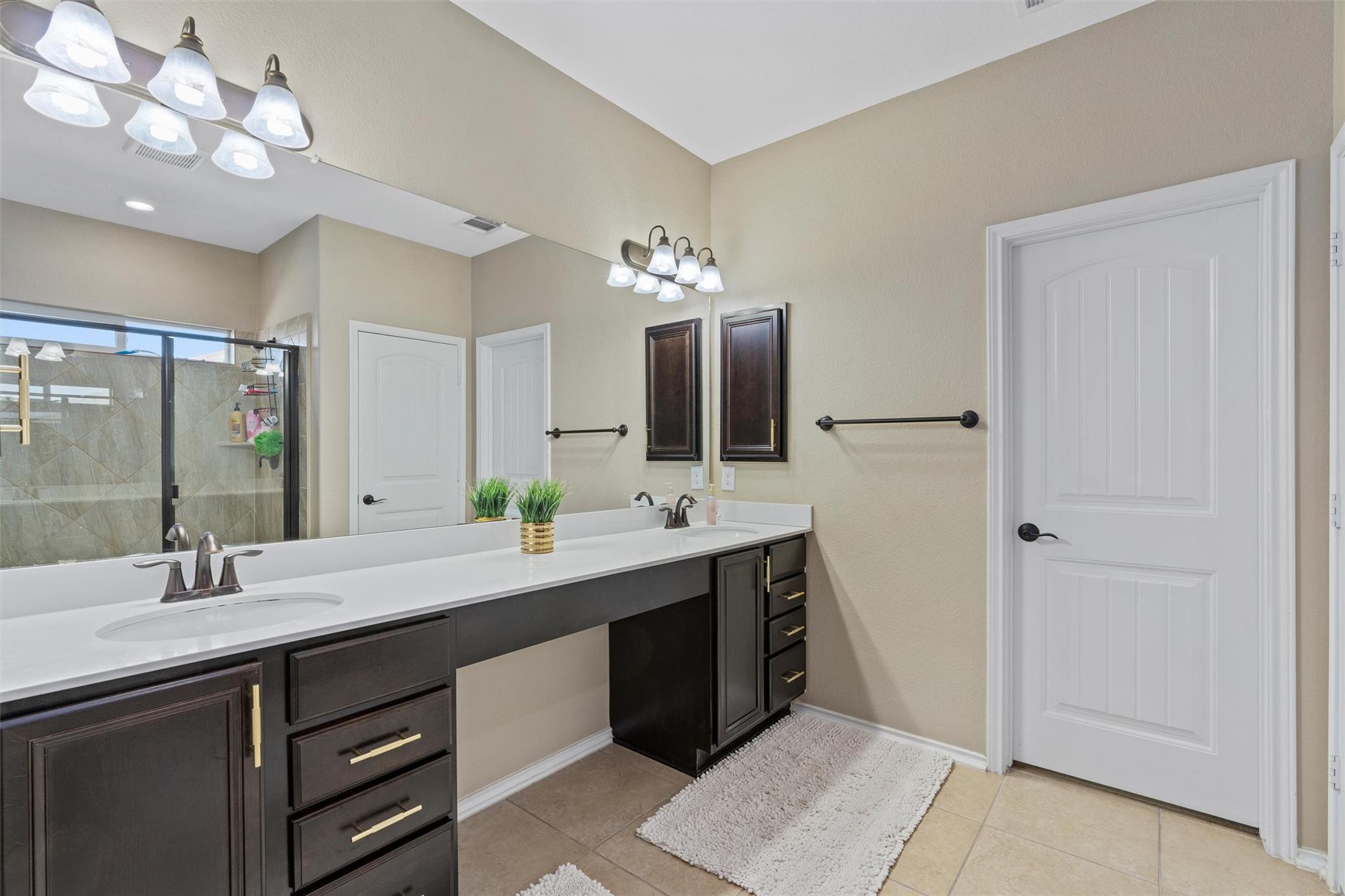 Austin, Texas, 78744, United States, 5 Bedrooms Bedrooms, ,4 BathroomsBathrooms,Residential,For Sale,1975896