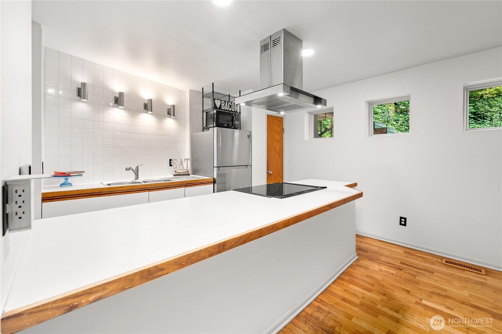 SEATTLE, Washington, 98146, United States, 2 Bedrooms Bedrooms, ,2 BathroomsBathrooms,Residential,For Sale,1873877