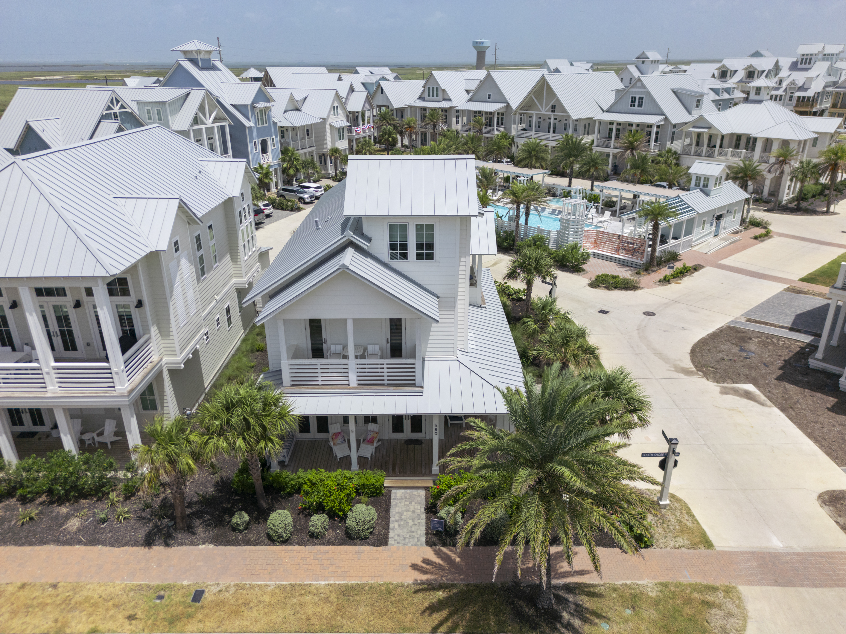  Corner Lot Luxury in Cinnamon Shore South - 物件實景