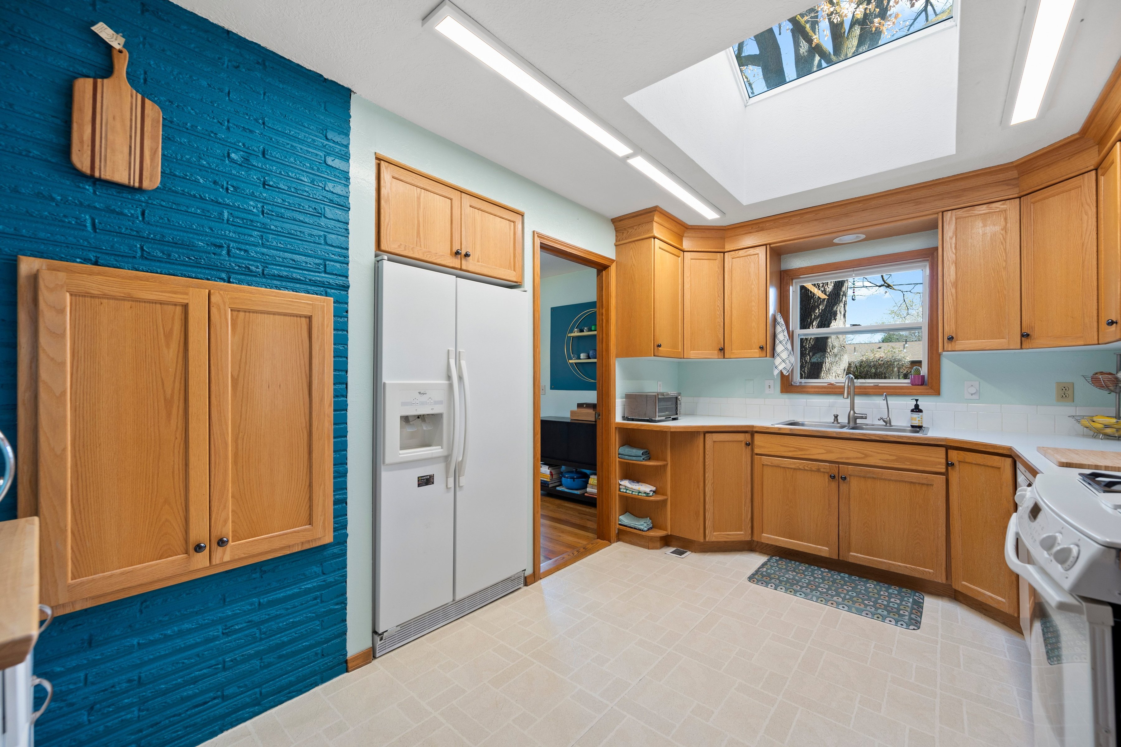  Timeless Mid-Century Design with Sunroom Living and Garden Oasis - 物件實景