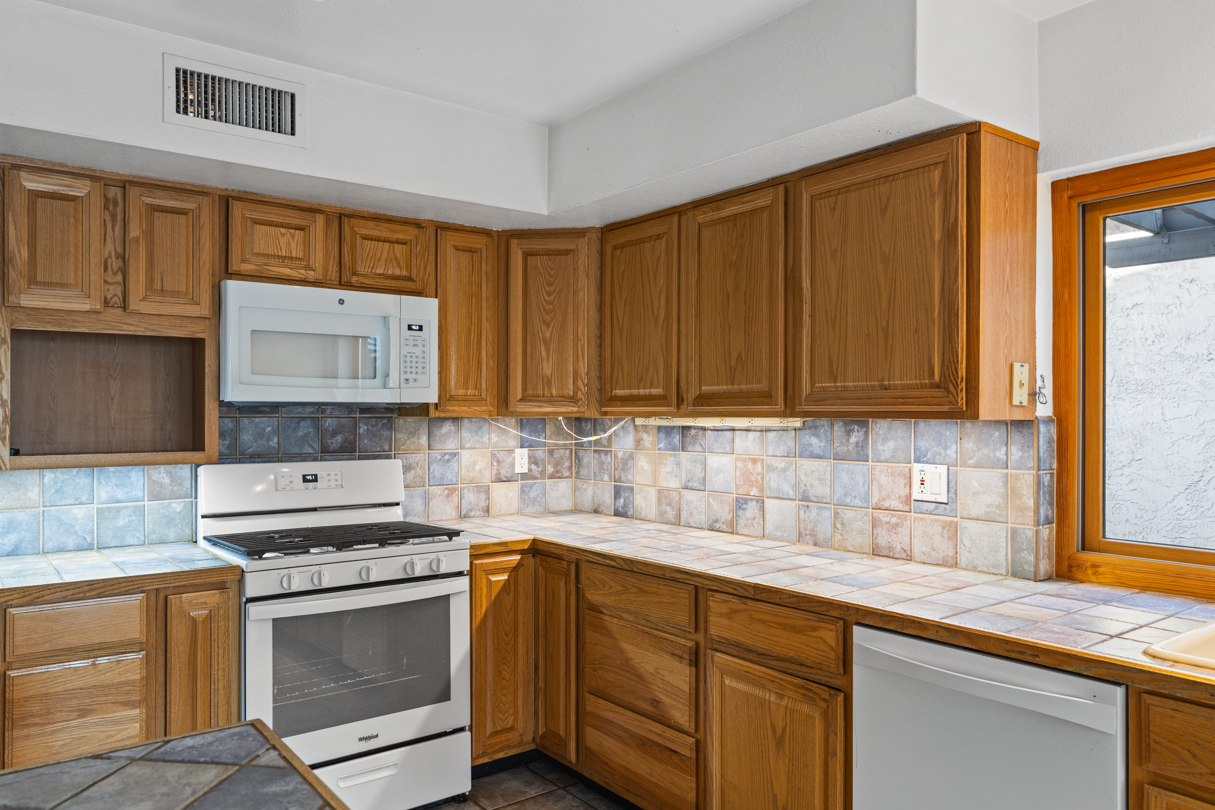 Tempe, Arizona, 85283, United States, 4 Bedrooms Bedrooms, ,3 BathroomsBathrooms,Residential,For Sale,1985738