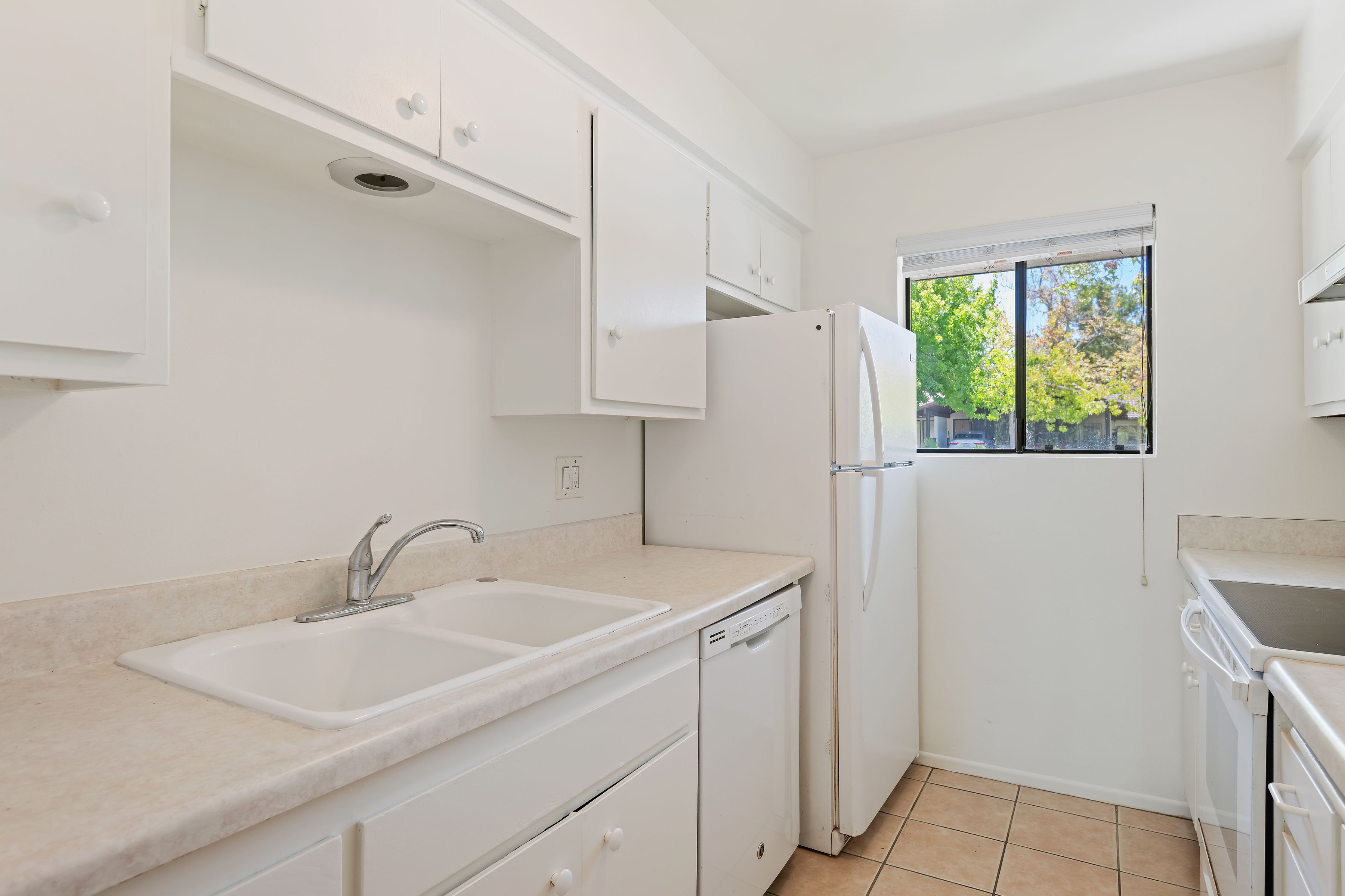  Desirable Highlands Condo - 物件實景