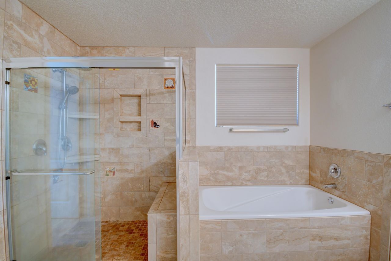 Rio Rancho, New Mexico, 87124, United States, 5 Bedrooms Bedrooms, ,3 BathroomsBathrooms,Residential,For Sale,1898268