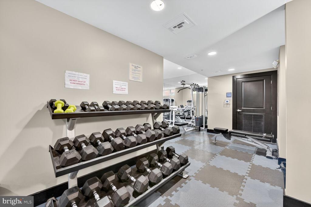 Arlington, Virginia, 22201, United States, 2 Bedrooms Bedrooms, ,2 BathroomsBathrooms,Residential,For Sale,1927773