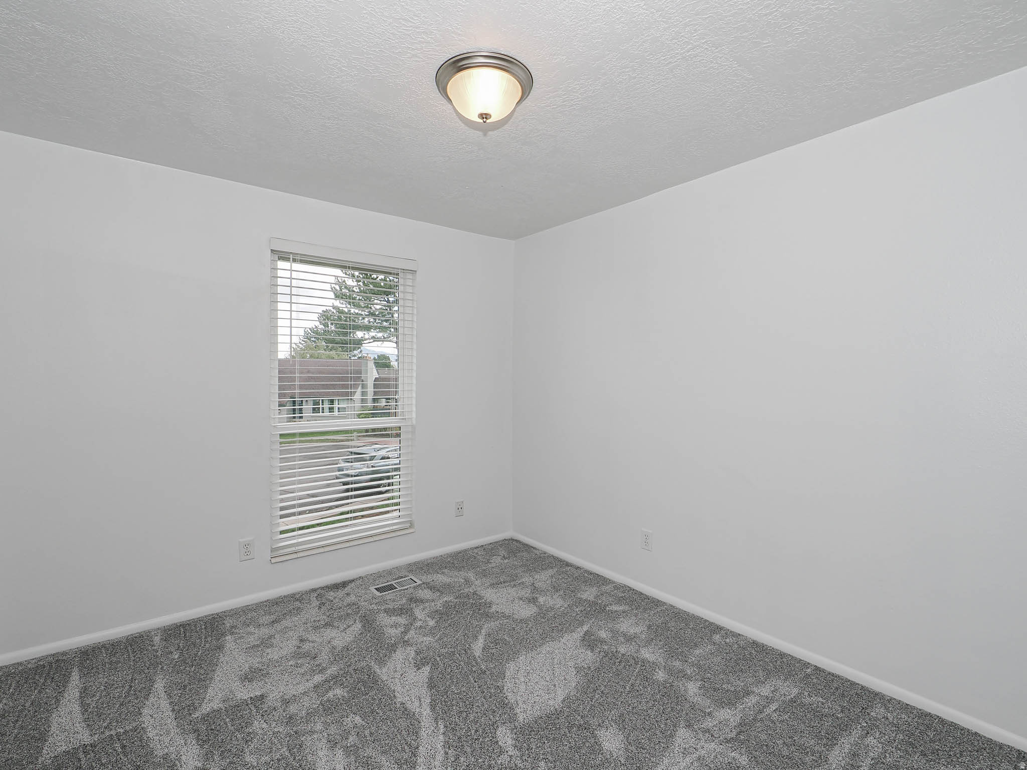 Taylorsville, Utah, 84118, United States, 4 Bedrooms Bedrooms, ,1 BathroomBathrooms,Residential,For Sale,1987472