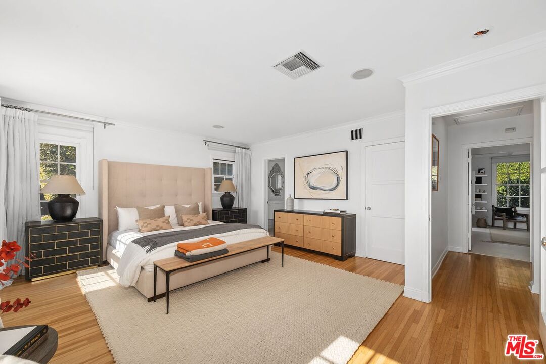 Los Angeles, California, 90069, United States, 4 Bedrooms Bedrooms, ,2 BathroomsBathrooms,Residential,For Sale,1700120