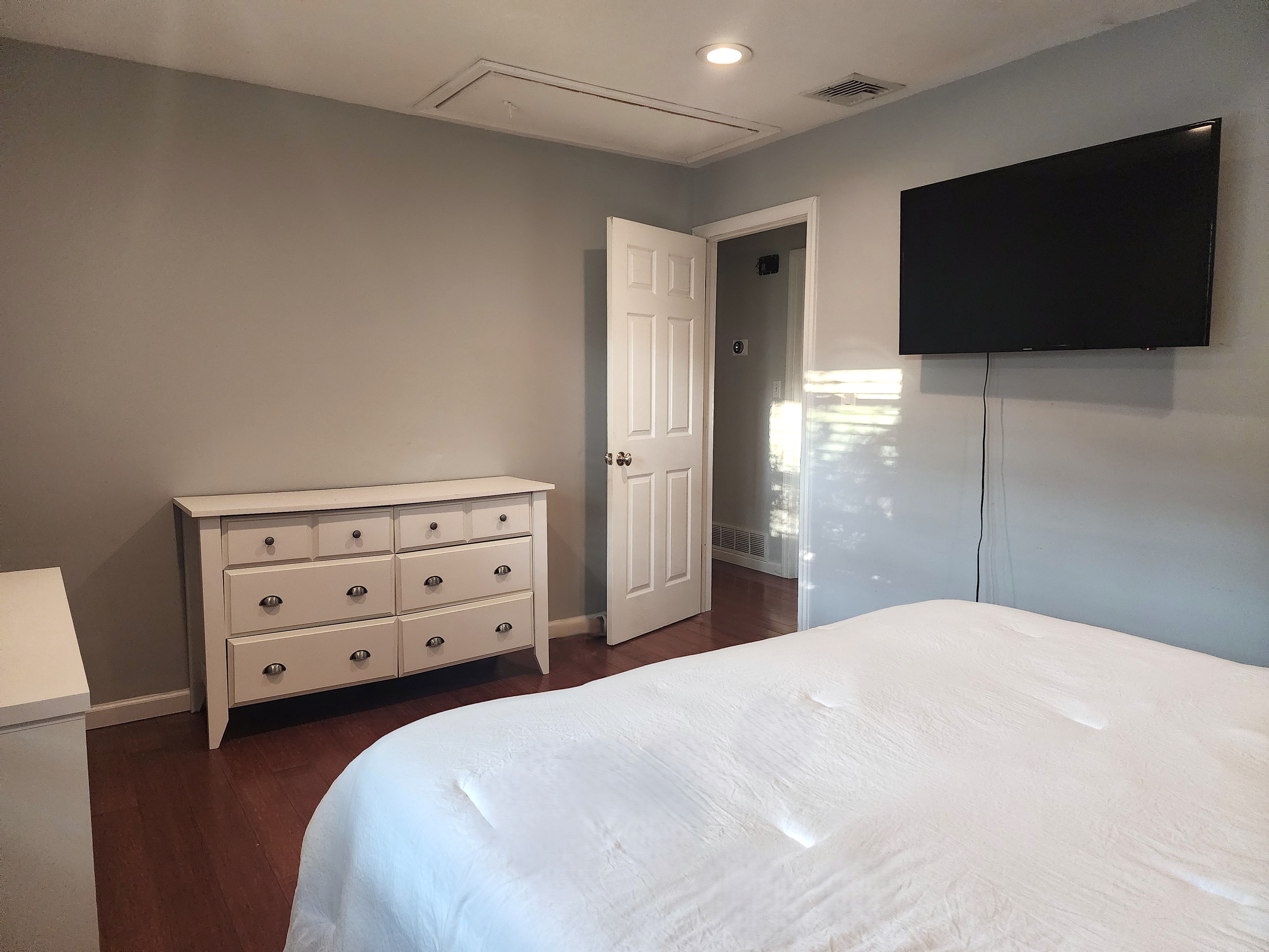 Bloomingdale, New Jersey, 07403, United States, 3 Bedrooms Bedrooms, ,2 BathroomsBathrooms,Residential,For Sale,1982593