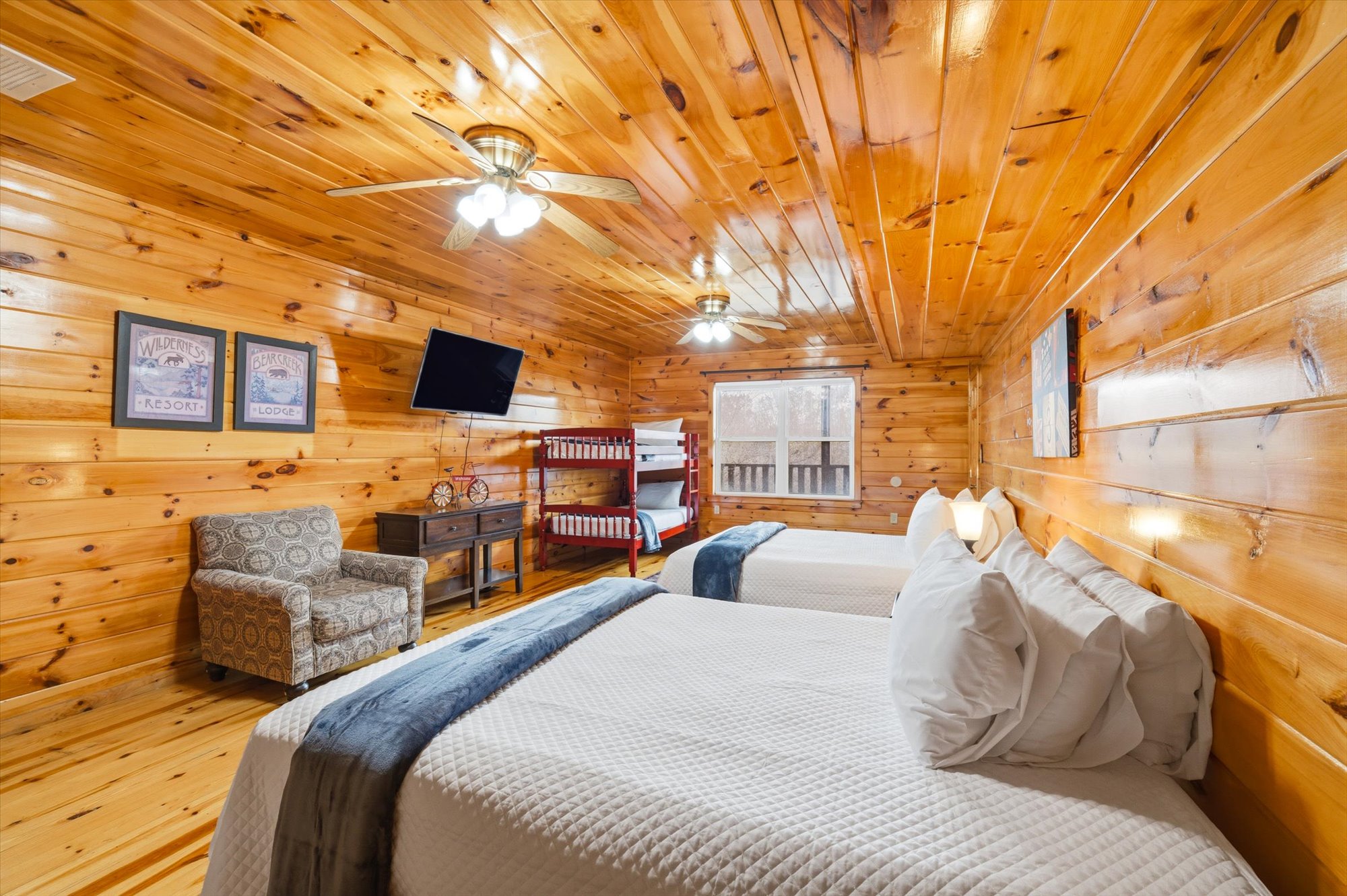 Sevierville, Tennessee, 37876-3406, United States, 3 Bedrooms Bedrooms, ,5 BathroomsBathrooms,Residential,For Sale,2049447