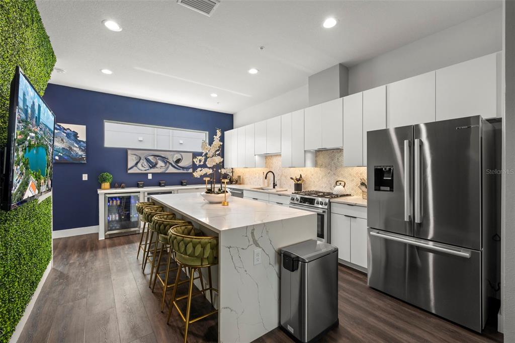 St Petersburg, Florida, 33701, United States, 2 Bedrooms Bedrooms, ,3 BathroomsBathrooms,Residential,For Sale,1994589