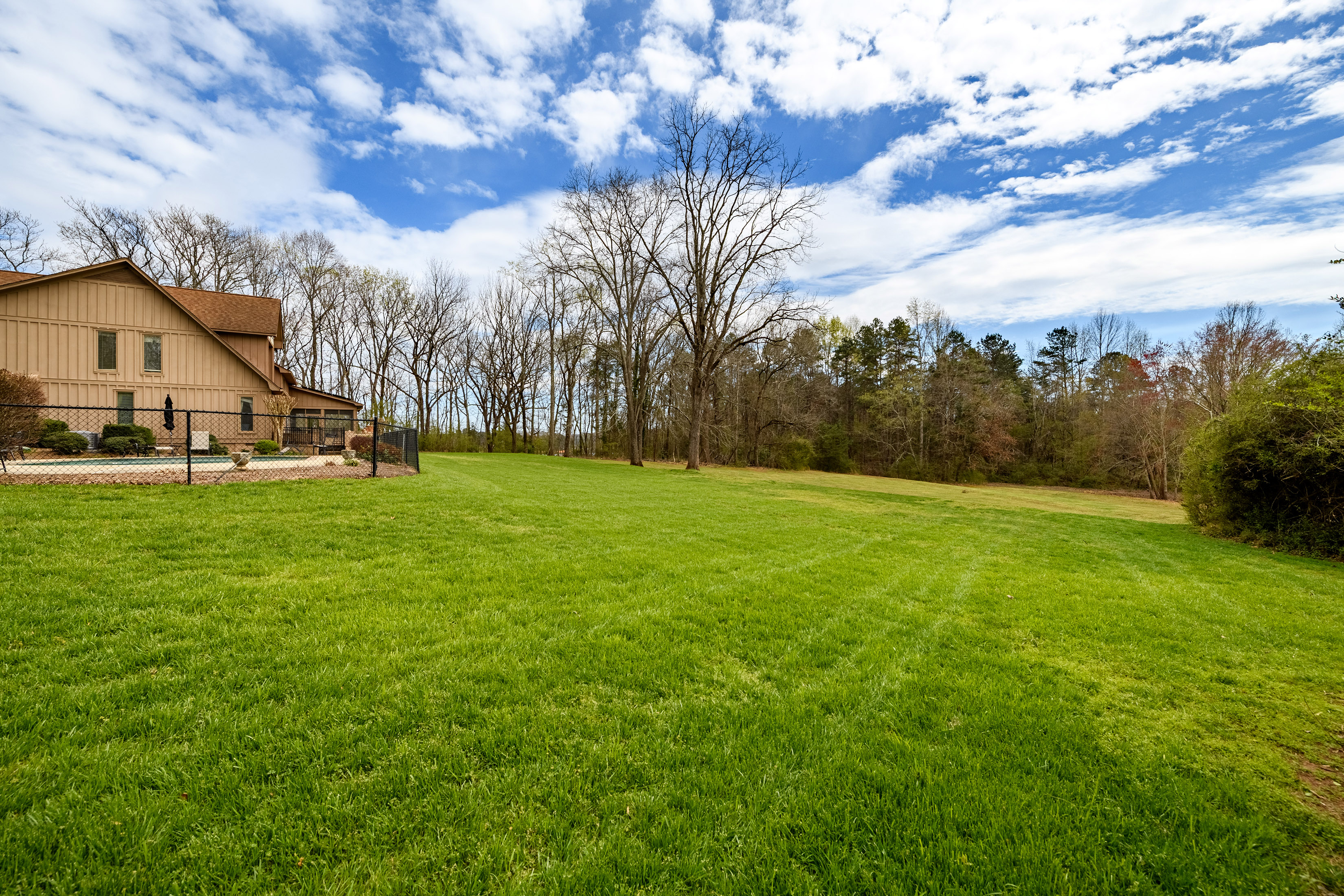  Lakefront Estate with Private Dock, Guest Home and Pool - 物件實景