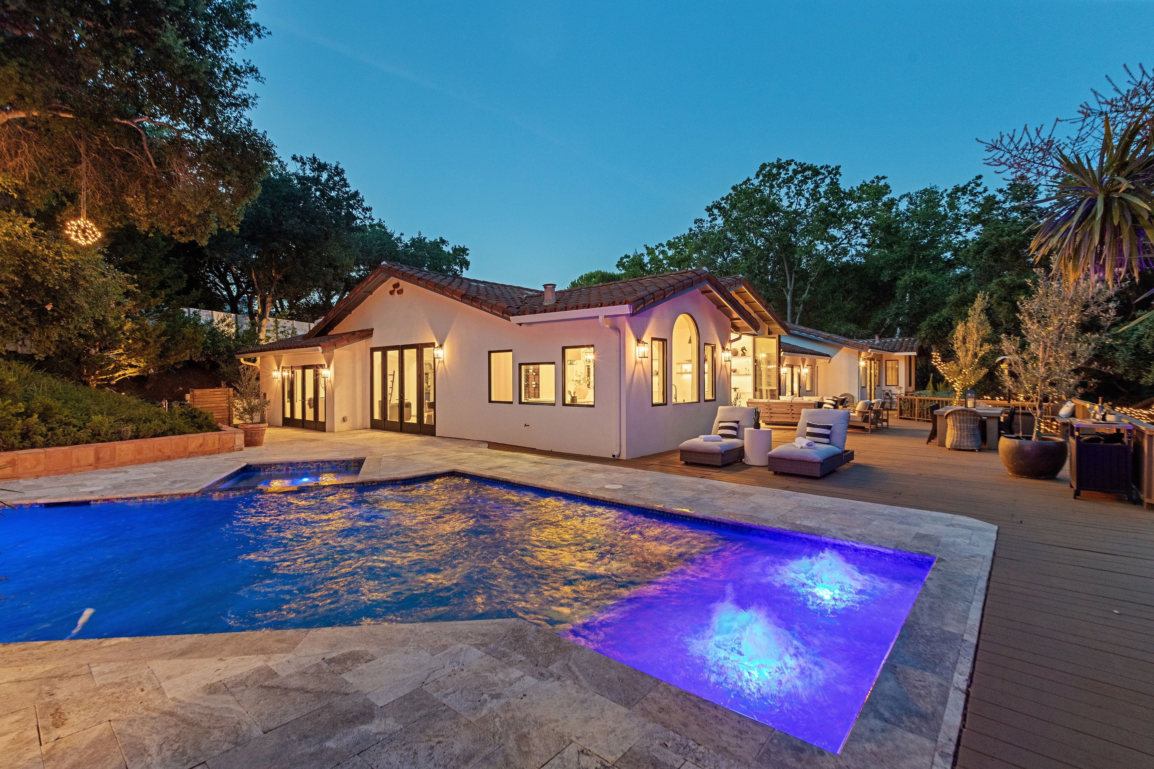  Private Gated Sanctuary With Expansive Outdoor Living - 物件實景