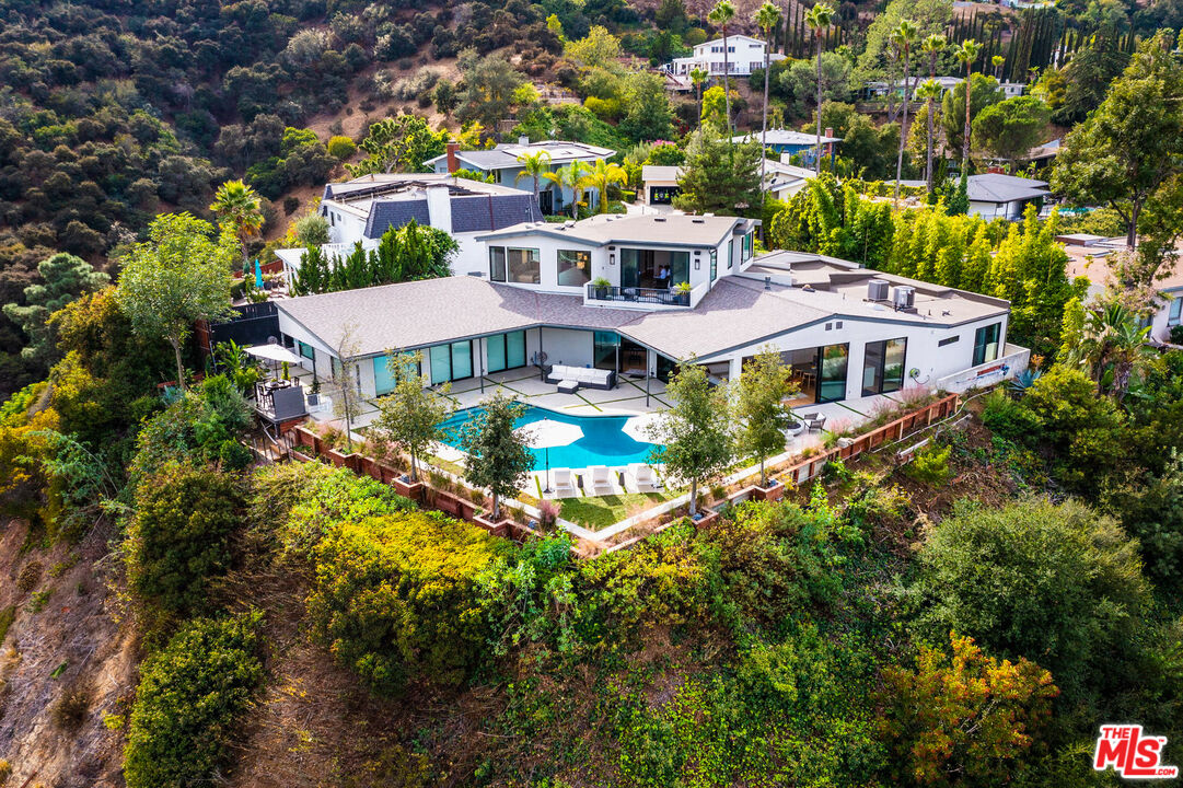 Los Angeles, California, 90046, United States, 5 Bedrooms Bedrooms, ,6 BathroomsBathrooms,Residential,For Sale,1897072