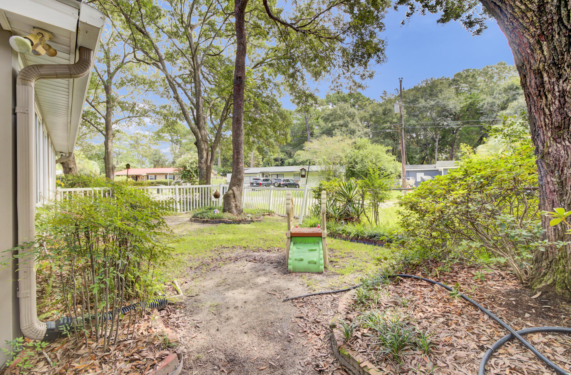 Charleston, South Carolina, 29407, United States, 4 Bedrooms Bedrooms, ,2 BathroomsBathrooms,Residential,For Sale,1950272
