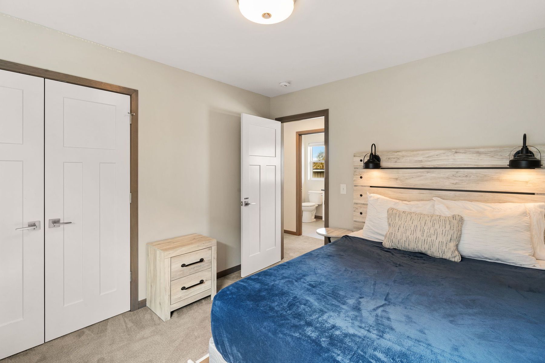  1041 N 12th Ave - 物件實景