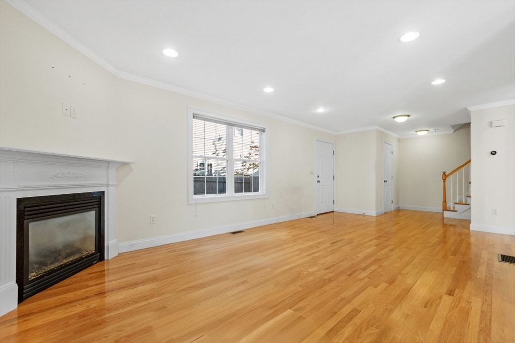 Watertown, Massachusetts, 02472, United States, 3 Bedrooms Bedrooms, ,3 BathroomsBathrooms,Residential,For Sale,1938962
