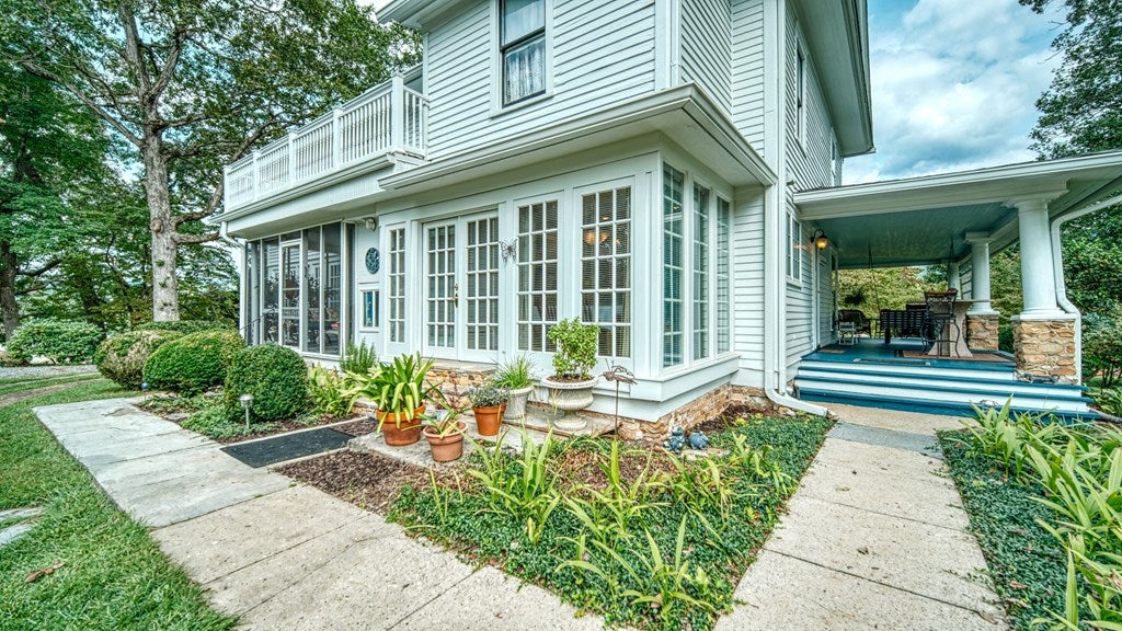 Andrews, North Carolina, 28901, United States, 5 Bedrooms Bedrooms, ,4 BathroomsBathrooms,Residential,For Sale,1912195