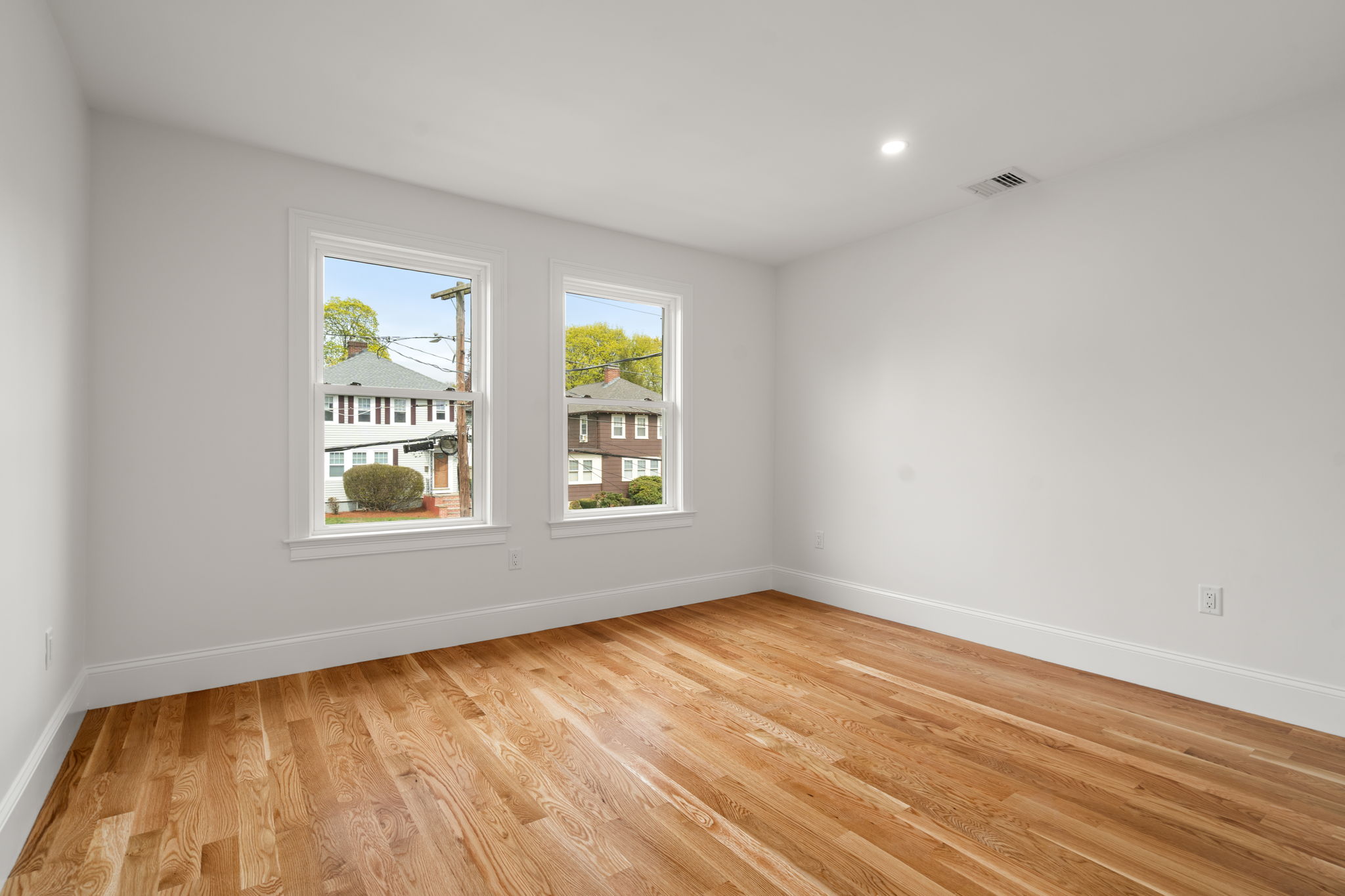 26-28 Pitcher Avenue, Medford, MA, 02155 - 物件實景