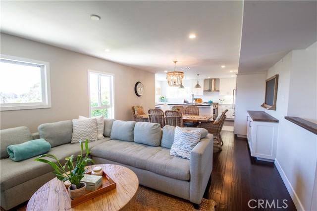 Redondo Beach, California, 90277, United States, 3 Bedrooms Bedrooms, ,2 BathroomsBathrooms,Residential,For Sale,1914316