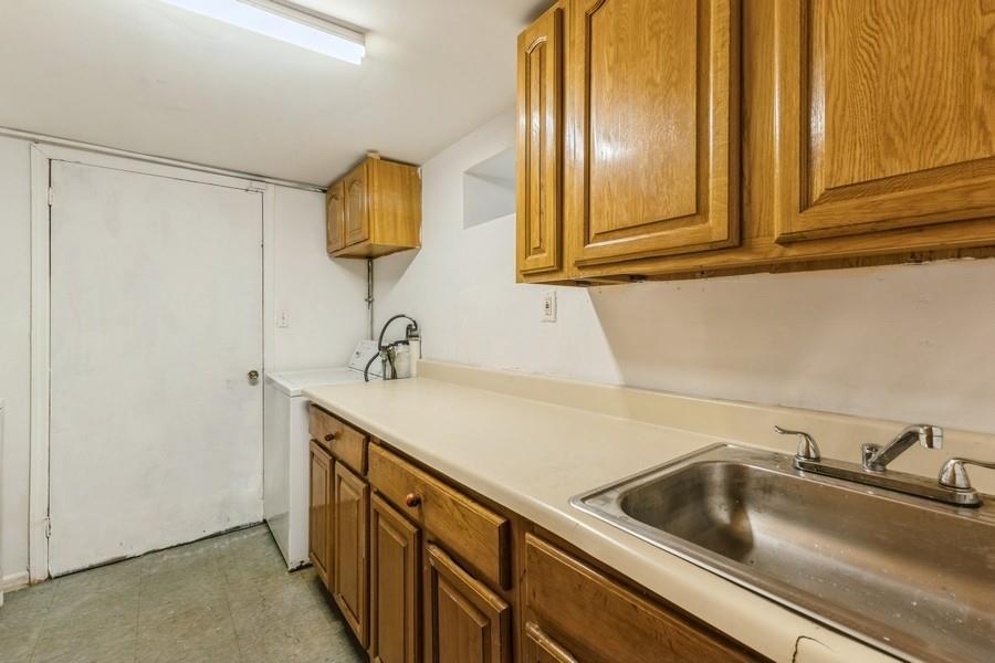 Jamaica, New York, 11433, United States, 3 Bedrooms Bedrooms, ,2 BathroomsBathrooms,Residential,For Sale,1901940